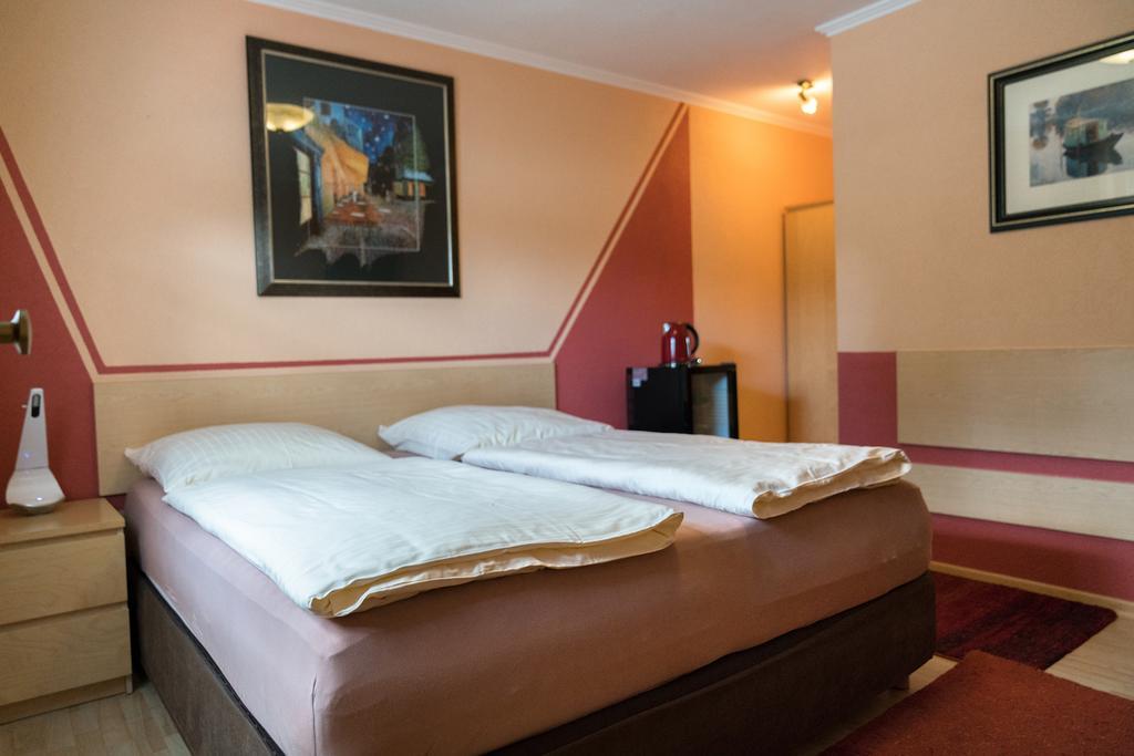 City Hotel هيلدن المظهر الخارجي الصورة